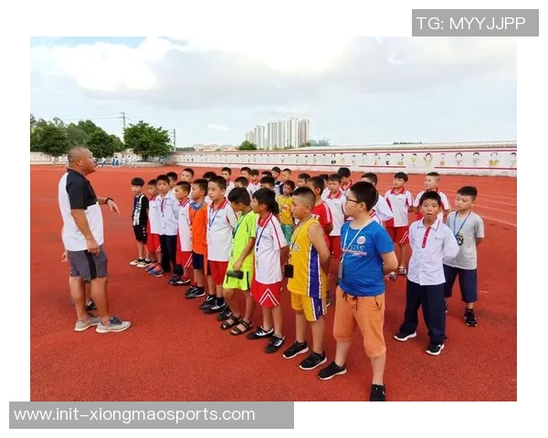 如何系统性地训练提升足球技巧与比赛能力的全面指南 如何系统性地训练提升足球技巧与比赛能力的全面指南